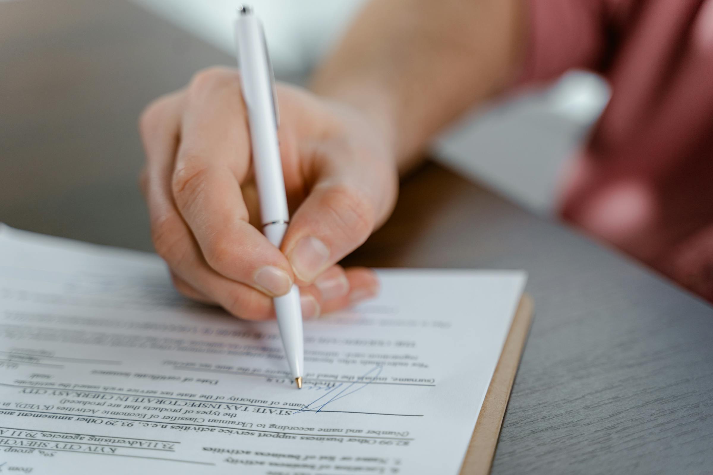 Guia Completo: Como Redigir um Contrato Imobiliário Eficaz e Legalmente Válido